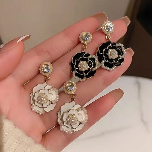 🔅🆕🔅Elegant Classy Camellia Flower Pearl Earrings✨available in Black & Cream✨ - Picture 1 of 13